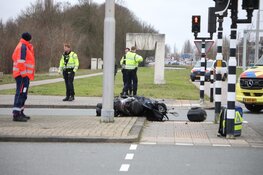Ongeval tussen scooter en auto op kruising in Amstelveen
