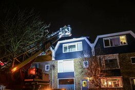 Zonnepanelen waaien bijna van dak in Amstelveen