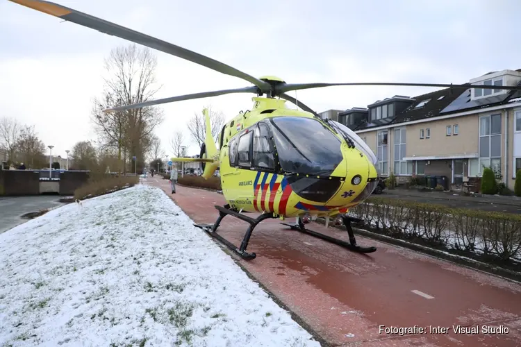 Zwaargewonde man aangetroffen op weg in Amstelveen
