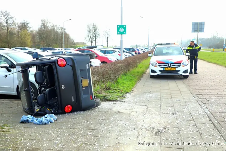 Brommobiel op zijn kant in Amstelveen