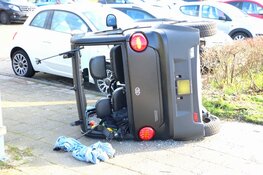 Brommobiel op zijn kant in Amstelveen