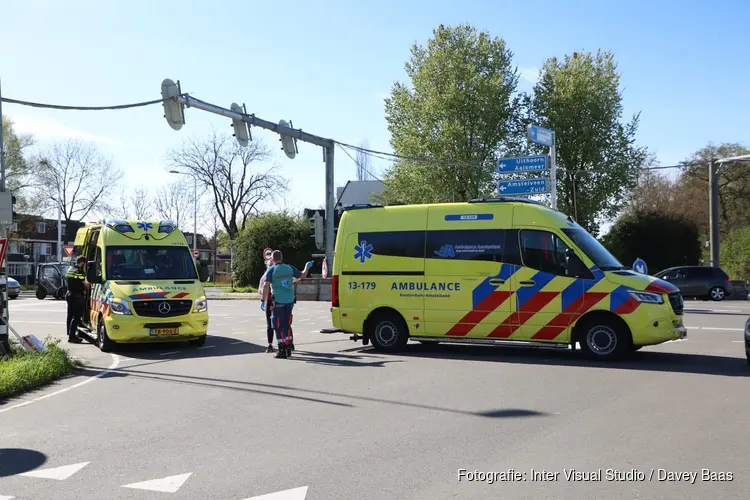 Twee bromfietsers tegen elkaar gereden in Amstelveen