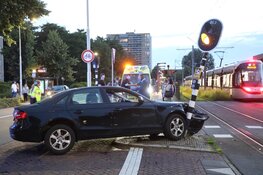 Auto tegen verkeerslicht gereden in Amstelveen