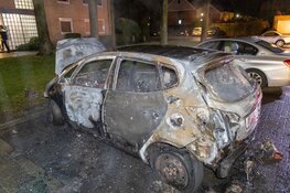 Auto gaat volledig op in vlammen in Amstelveen