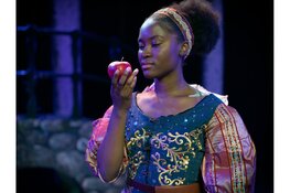 Desirée (18) schittert in 'haar' Schouwburg