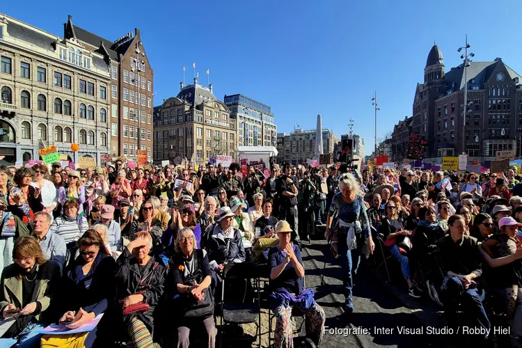 Veel drukte bij Feminist March op de Dam
