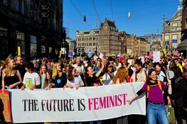 Veel drukte bij Feminist March op de Dam