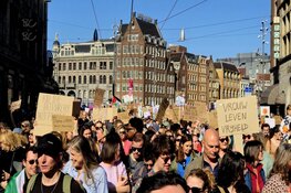 Veel drukte bij Feminist March op de Dam