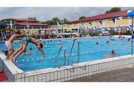 Zwem4daagse in zwembad De Meerkamp