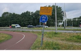 Tijdelijke borden ‘Brommobielen horen niet op fietspad’ blijven langer staan