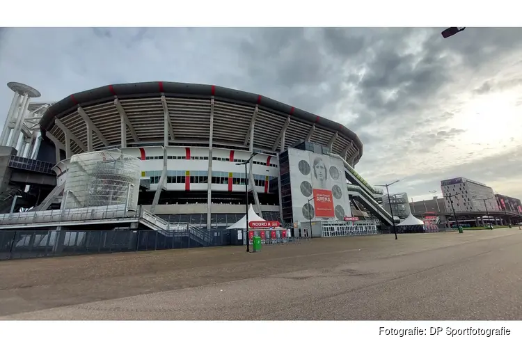 Ajax stelt John Heitinga per direct op non-actief