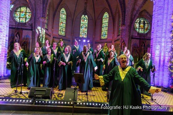Amstel Gospel Choir brengt licht in uitverkochte Urbanuskerk