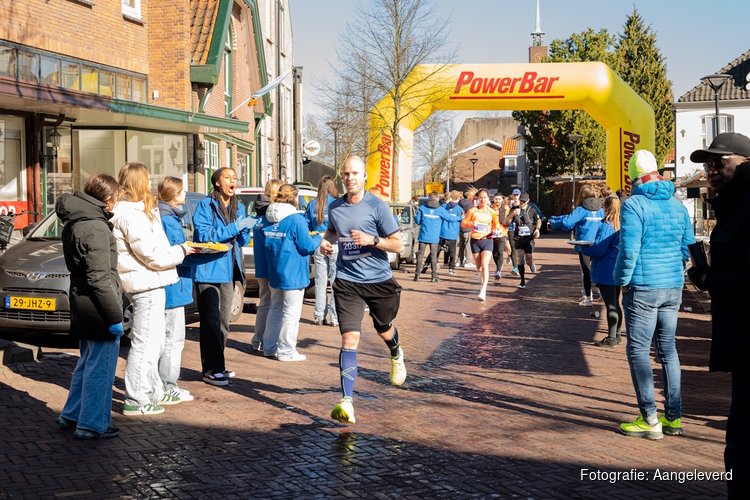 Amstelveen loopt op water van Waternet tijdens KPMG Lentemarathon
