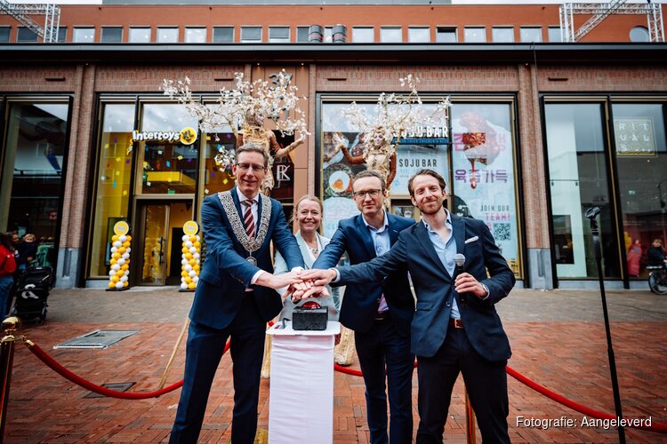 Stadshart Amstelveen viert feestelijke opening ter ere van nieuwe winkels aan de Rembrandtweg