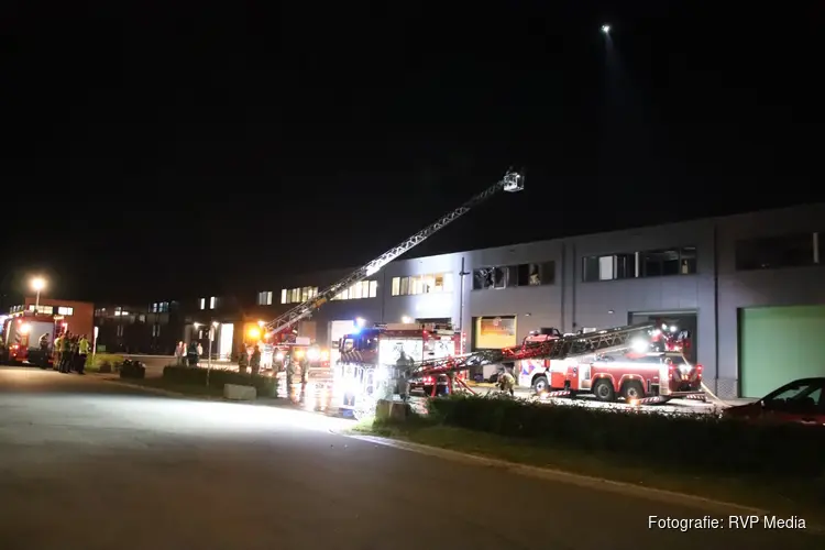 Veel schade na brand op eerste etage van bedrijfspand