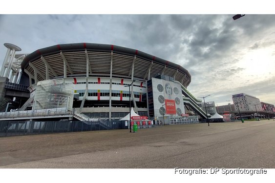 Ajax na doelpuntrijk duel naar competitiefase Conference League