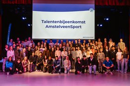 Amstelveense topsporttalenten geïnspireerd door topscheidsrechter Sander van der Eijk tijdens talentenbijeenkomst