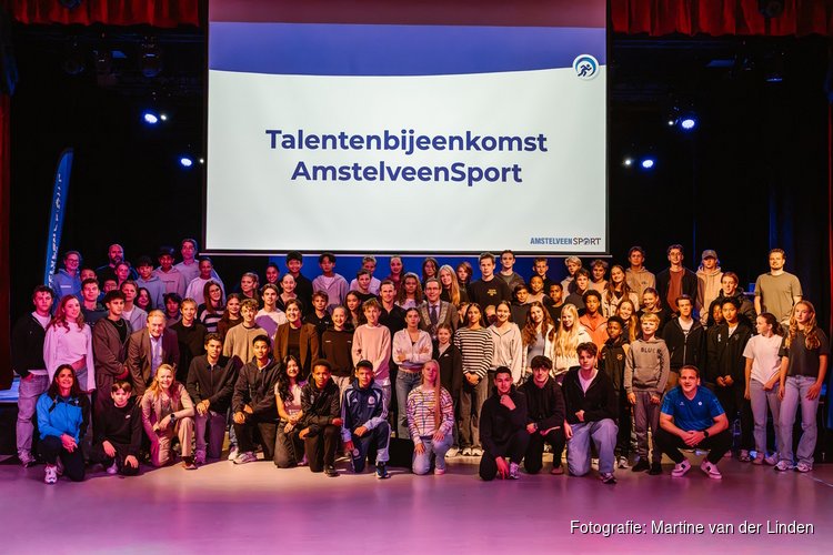 Amstelveense topsporttalenten geïnspireerd door topscheidsrechter Sander van der Eijk tijdens talentenbijeenkomst