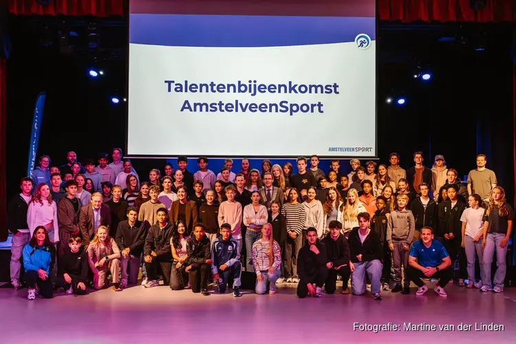 Amstelveense topsporttalenten geïnspireerd door topscheidsrechter Sander van der Eijk tijdens talentenbijeenkomst