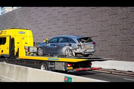 A9 nog gehele dag afgesloten na ongeval met vrachtwagen en auto in tunnelbak