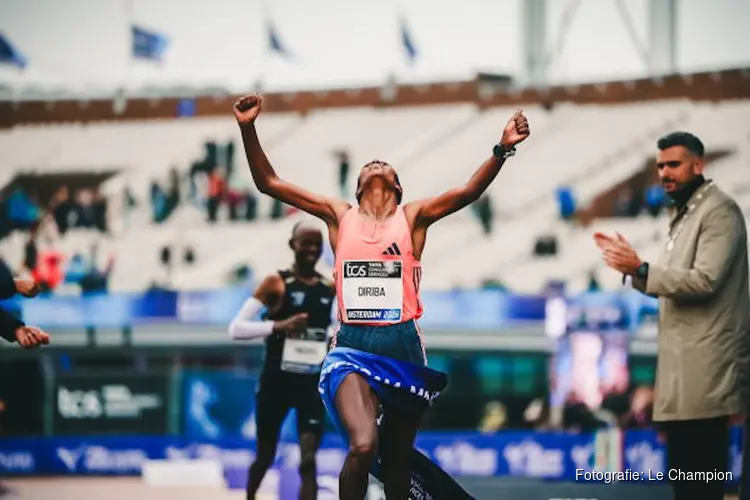Buze Diriba loopt parcoursrecord bij TCS Amsterdam Marathon