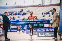 Buze Diriba loopt parcoursrecord bij TCS Amsterdam Marathon